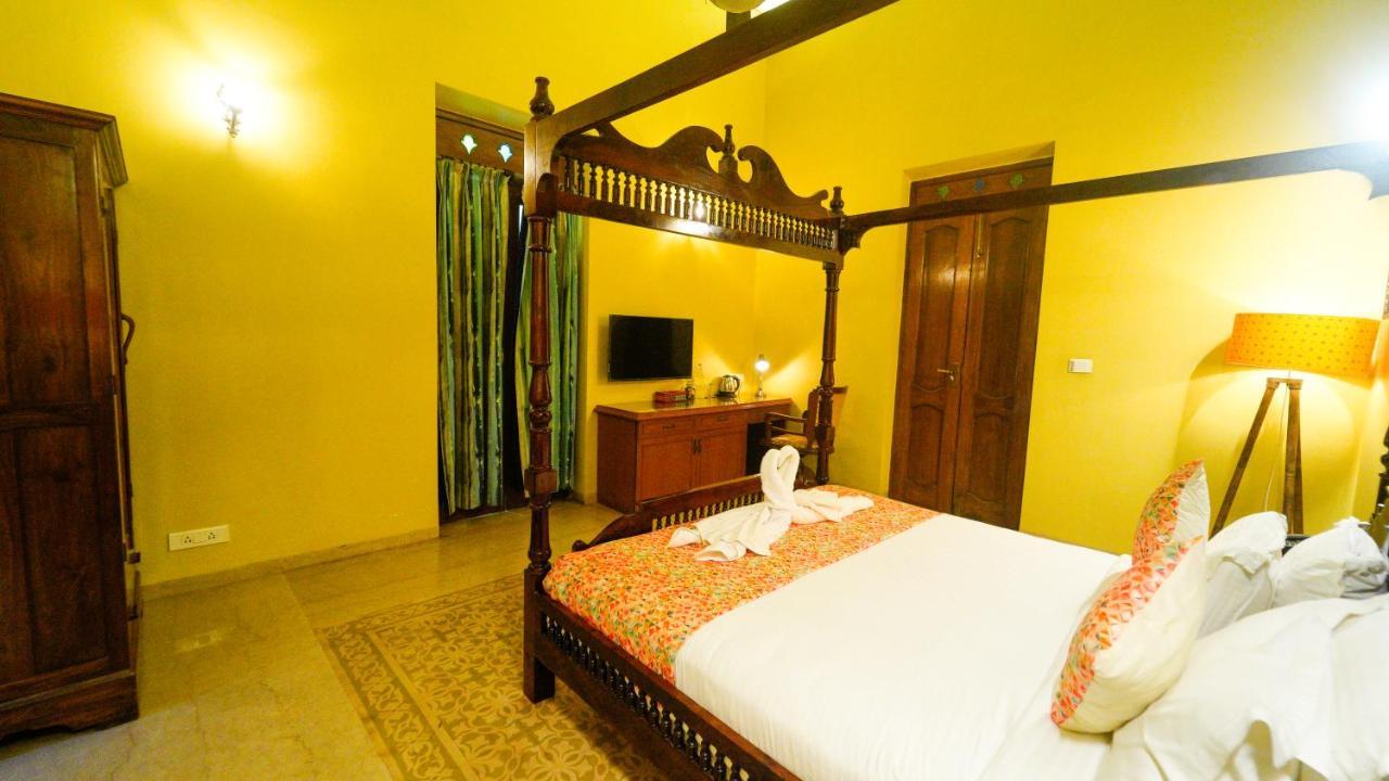 פאנג'י Surya Kiran Heritage Hotel מראה חיצוני תמונה
