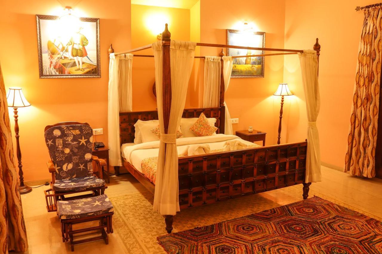 פאנג'י Surya Kiran Heritage Hotel מראה חיצוני תמונה