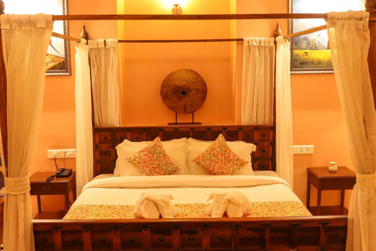 פאנג'י Surya Kiran Heritage Hotel מראה חיצוני תמונה