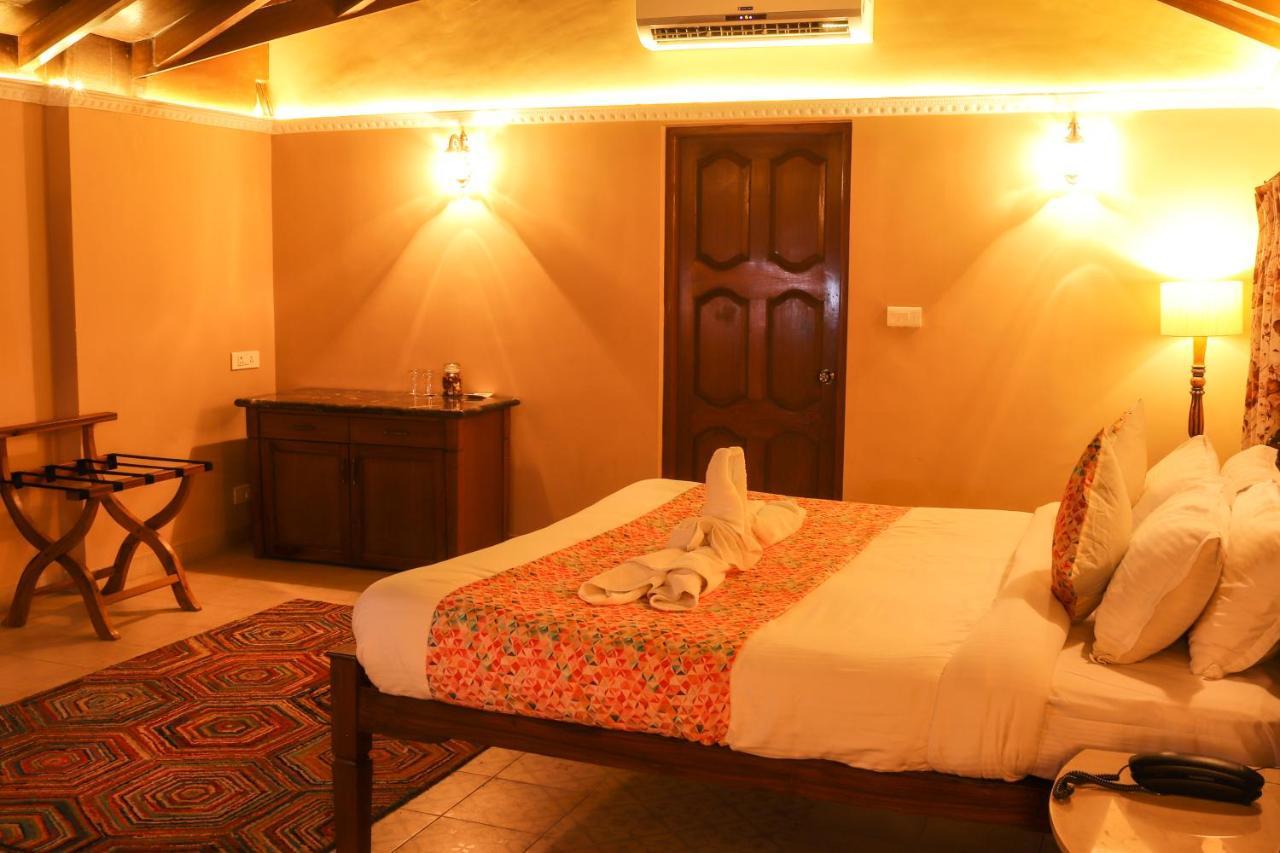 פאנג'י Surya Kiran Heritage Hotel מראה חיצוני תמונה