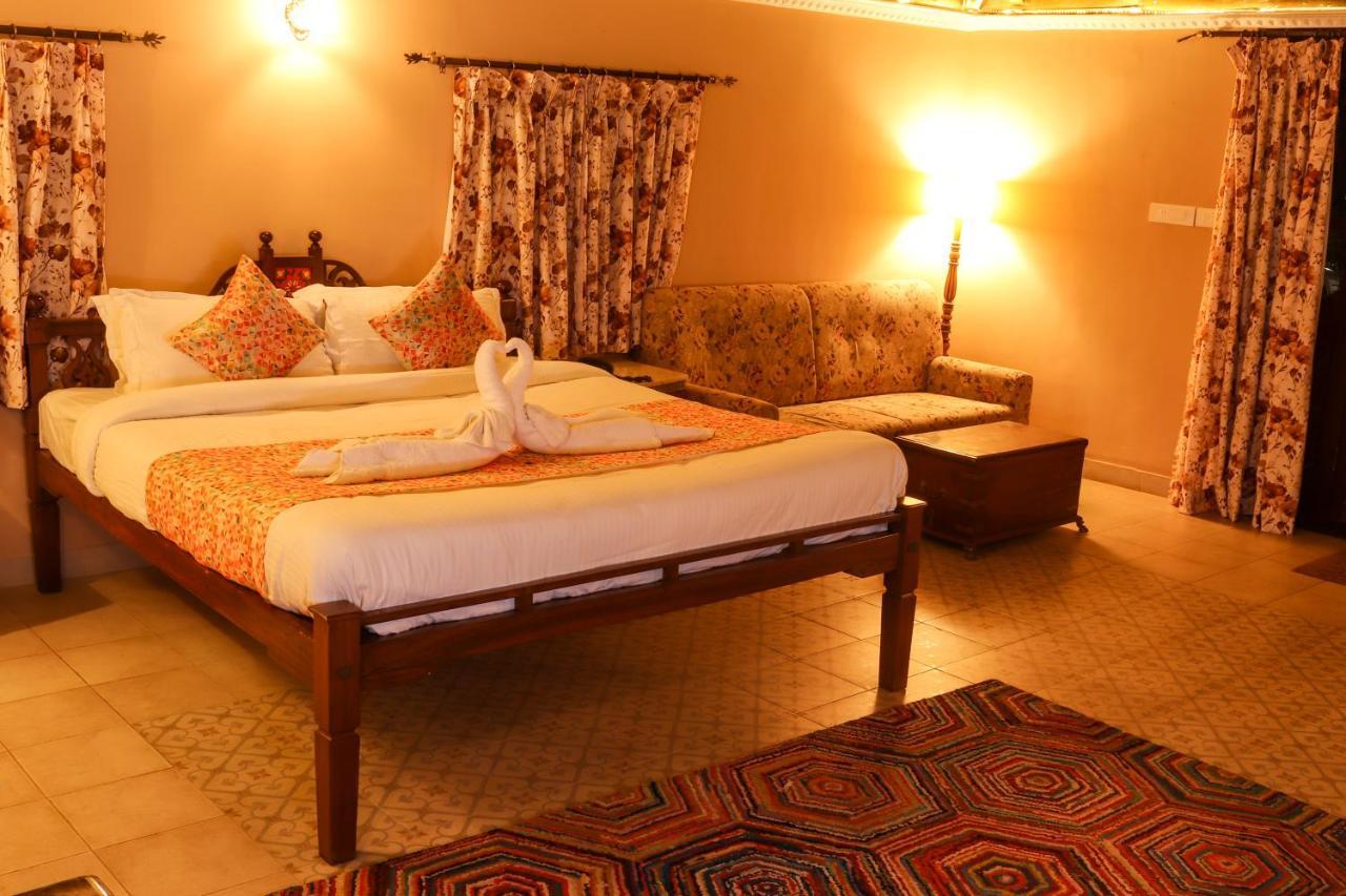 פאנג'י Surya Kiran Heritage Hotel מראה חיצוני תמונה