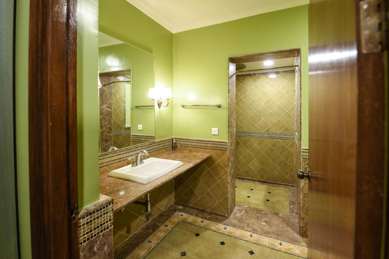 פאנג'י Surya Kiran Heritage Hotel מראה חיצוני תמונה