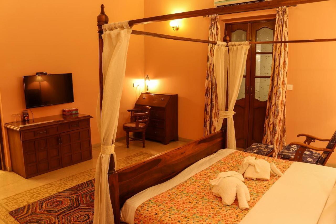פאנג'י Surya Kiran Heritage Hotel מראה חיצוני תמונה