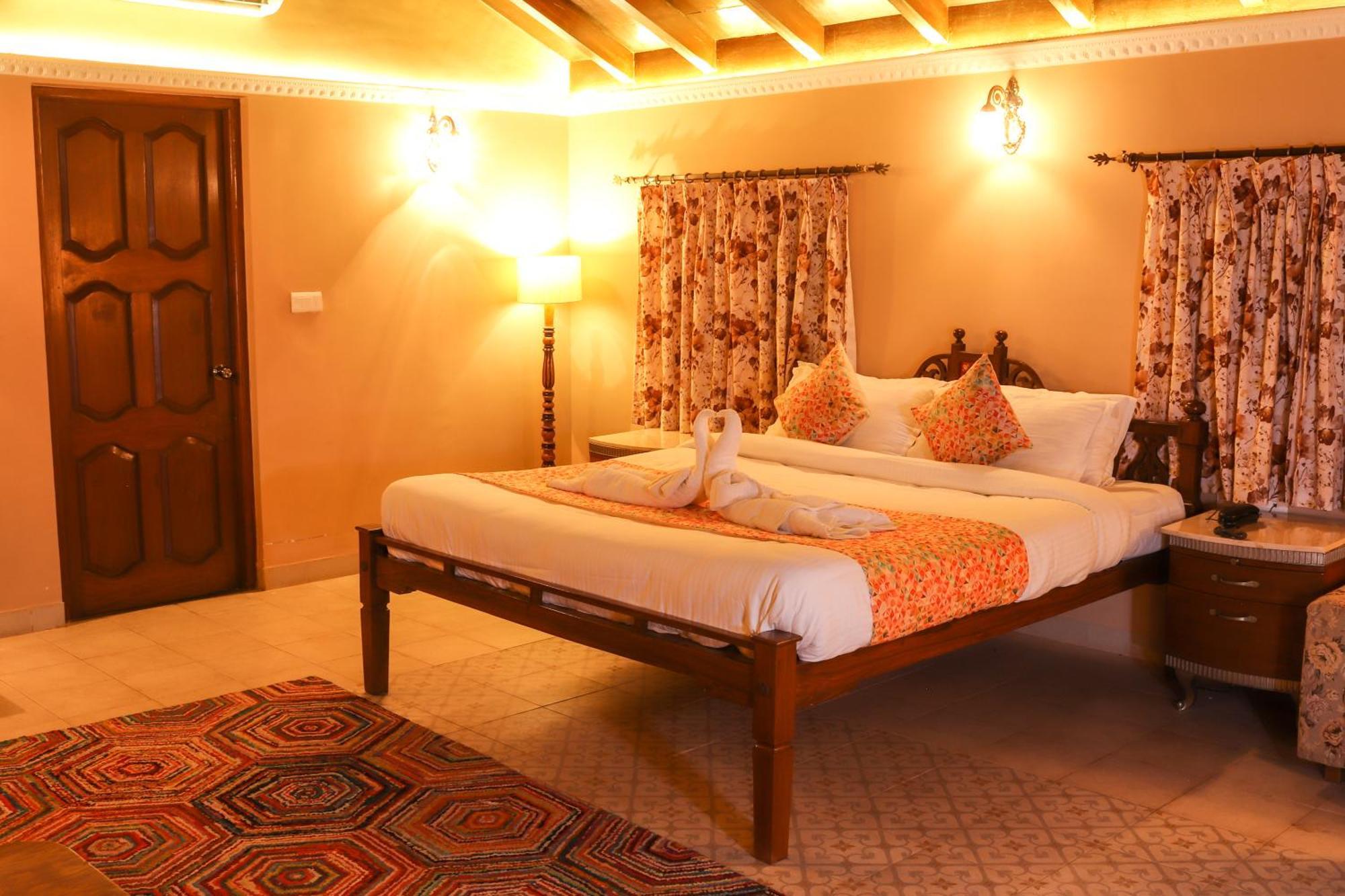 פאנג'י Surya Kiran Heritage Hotel מראה חיצוני תמונה