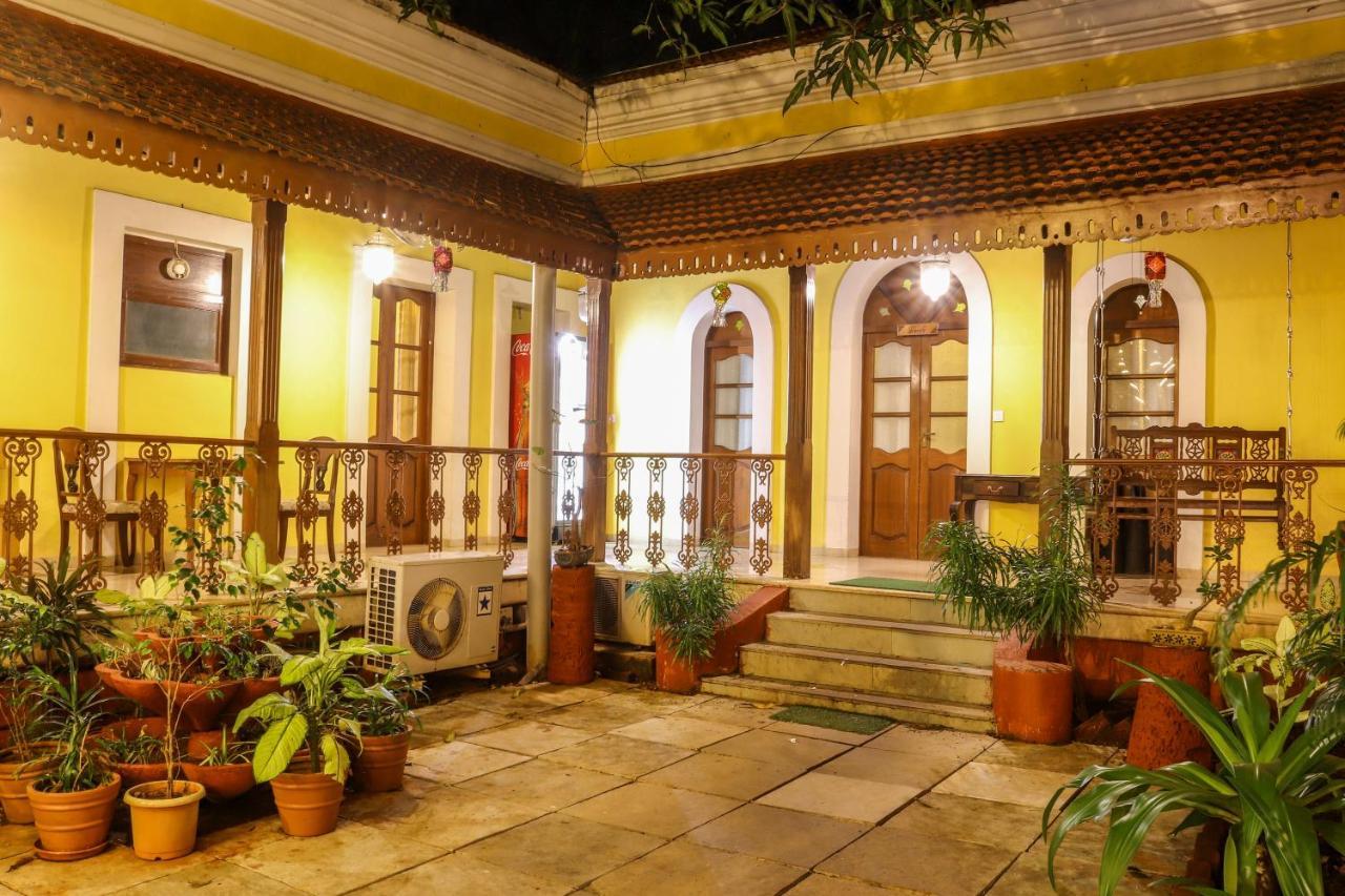 פאנג'י Surya Kiran Heritage Hotel מראה חיצוני תמונה